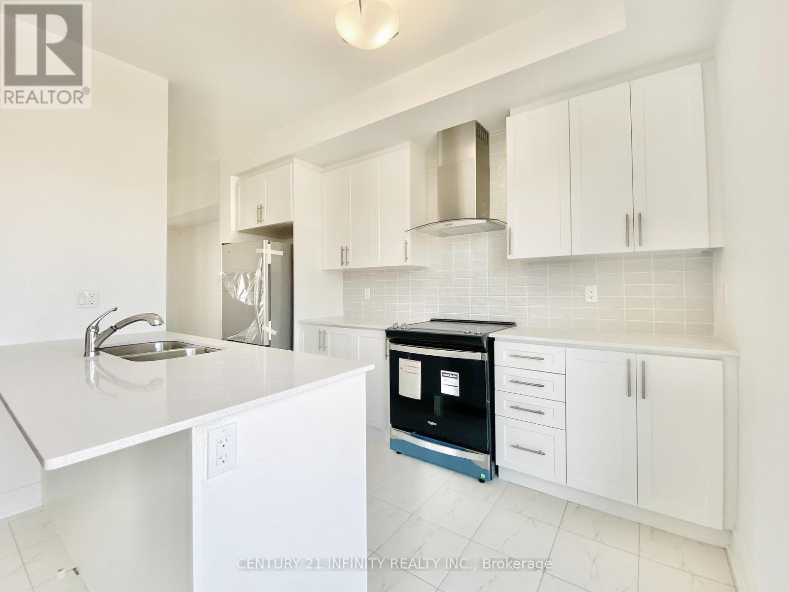 21 Elkington Crescent, Whitby, Ontario  L1P 0L7 - Photo 9 - E13745646