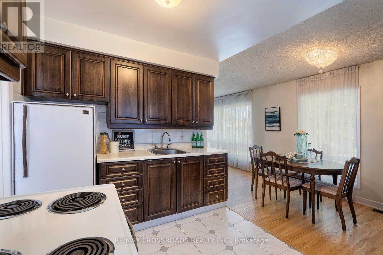 887 Brimorton Drive, Toronto, Ontario M1G 2T8 - Photo 11 - E13745556
