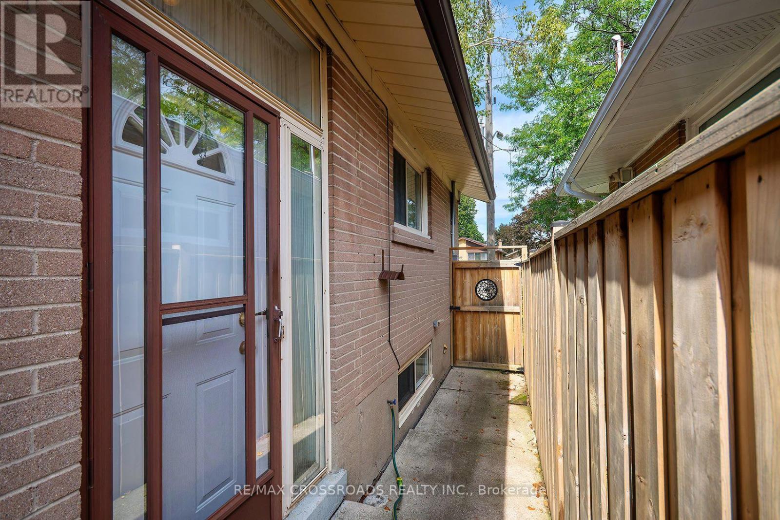 887 Brimorton Drive, Toronto, Ontario M1G 2T8 - Photo 22 - E13745556