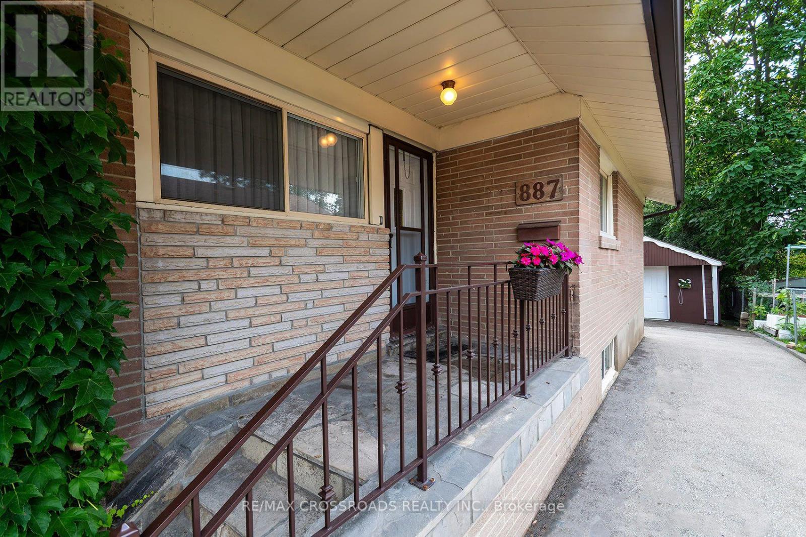 887 Brimorton Drive, Toronto, Ontario M1G 2T8 - Photo 4 - E13745556