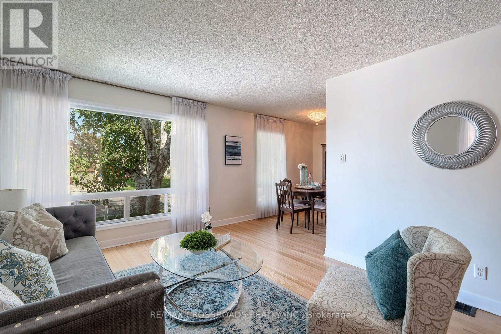 887 Brimorton Drive, Toronto, Ontario M1G 2T8 - Photo 6 - E13745556