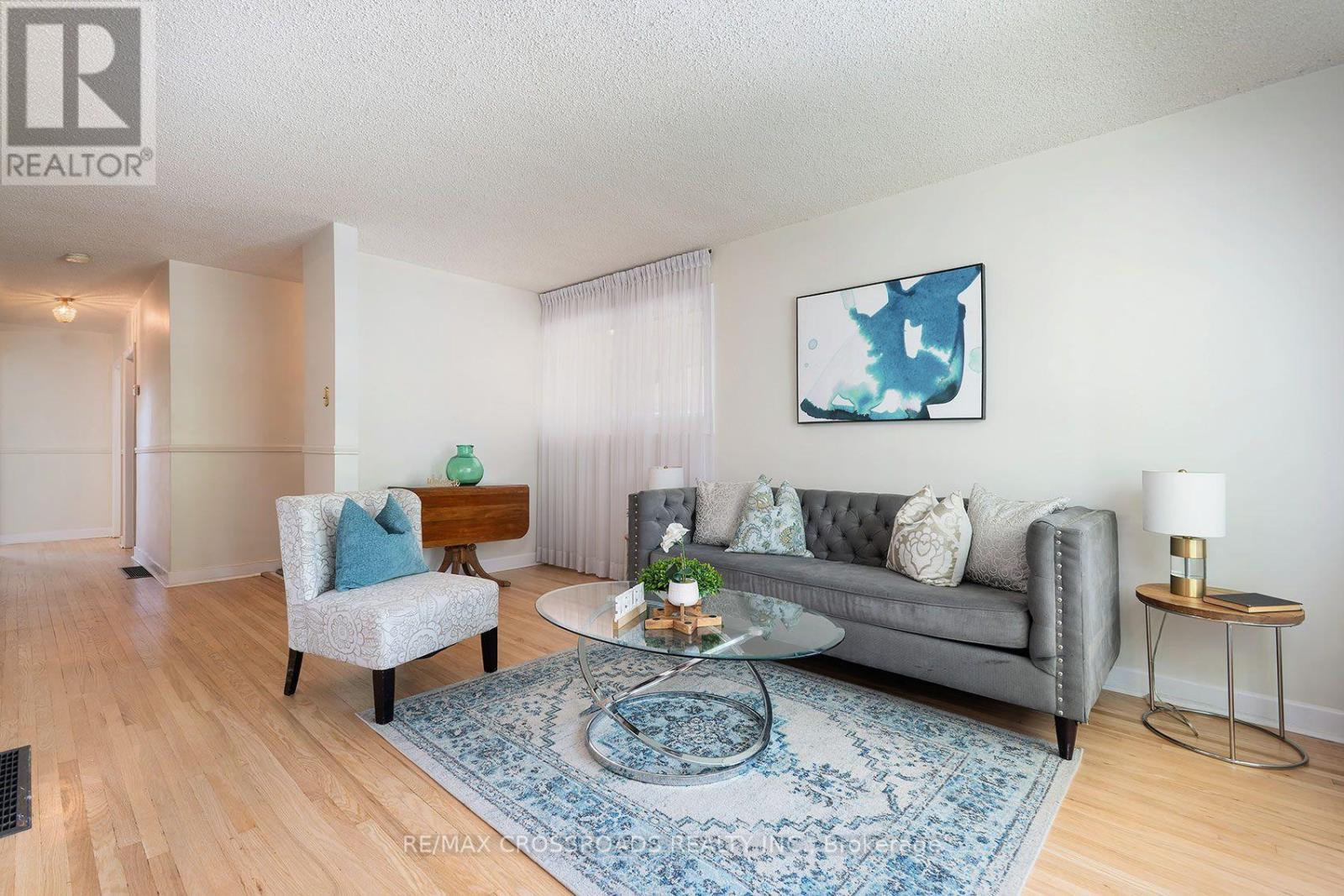 887 Brimorton Drive, Toronto, Ontario M1G 2T8 - Photo 7 - E13745556