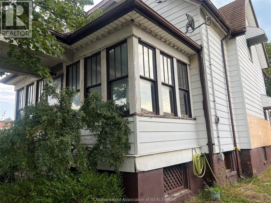 MLS# 26021239: 22 PARK AVENUE West, Chatham, Canada