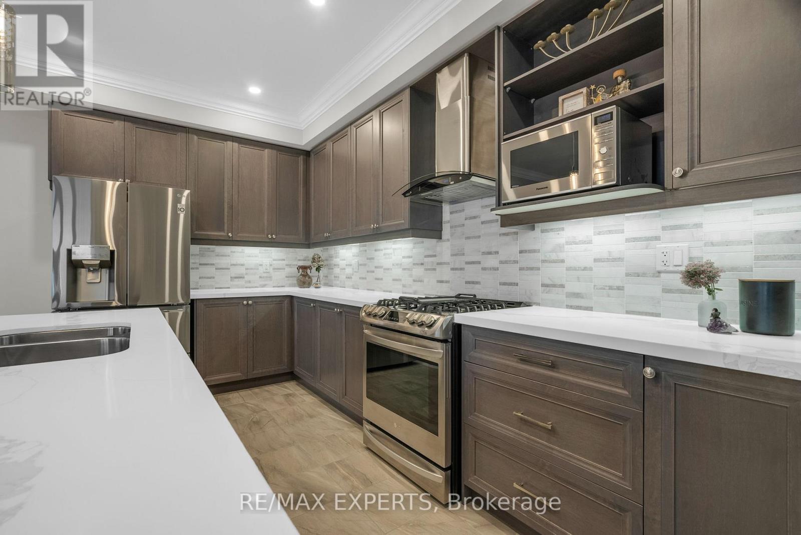 92 Robb Thompson Road, East Gwillimbury (Mt Albert), Ontario  L0G 1M0 - Photo 12 - N13745590