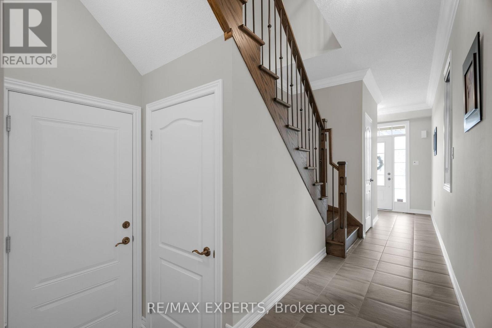 92 Robb Thompson Road, East Gwillimbury (Mt Albert), Ontario  L0G 1M0 - Photo 8 - N13745590
