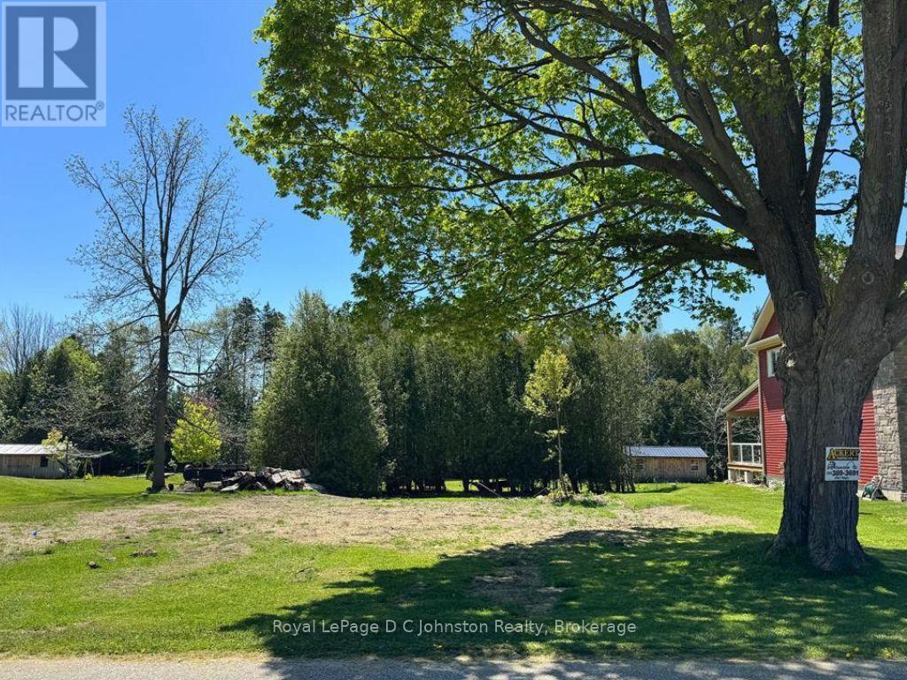 457 Clarendon Street, Saugeen Shores, Ontario N0H 2L0 - Photo 1 - X13745420