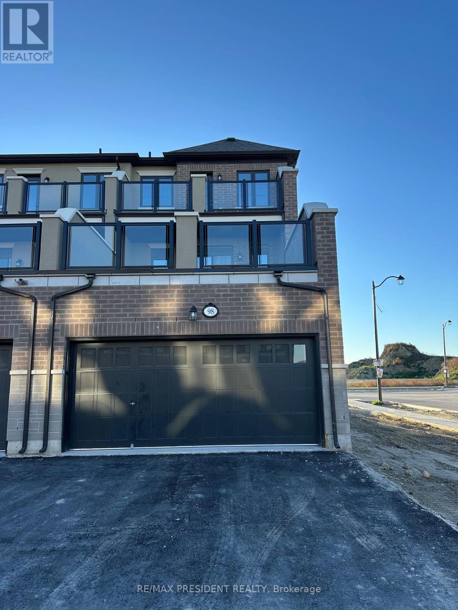 98 Claremont Road, Brampton, Ontario  L6R 4E6 - Photo 3 - W13745566