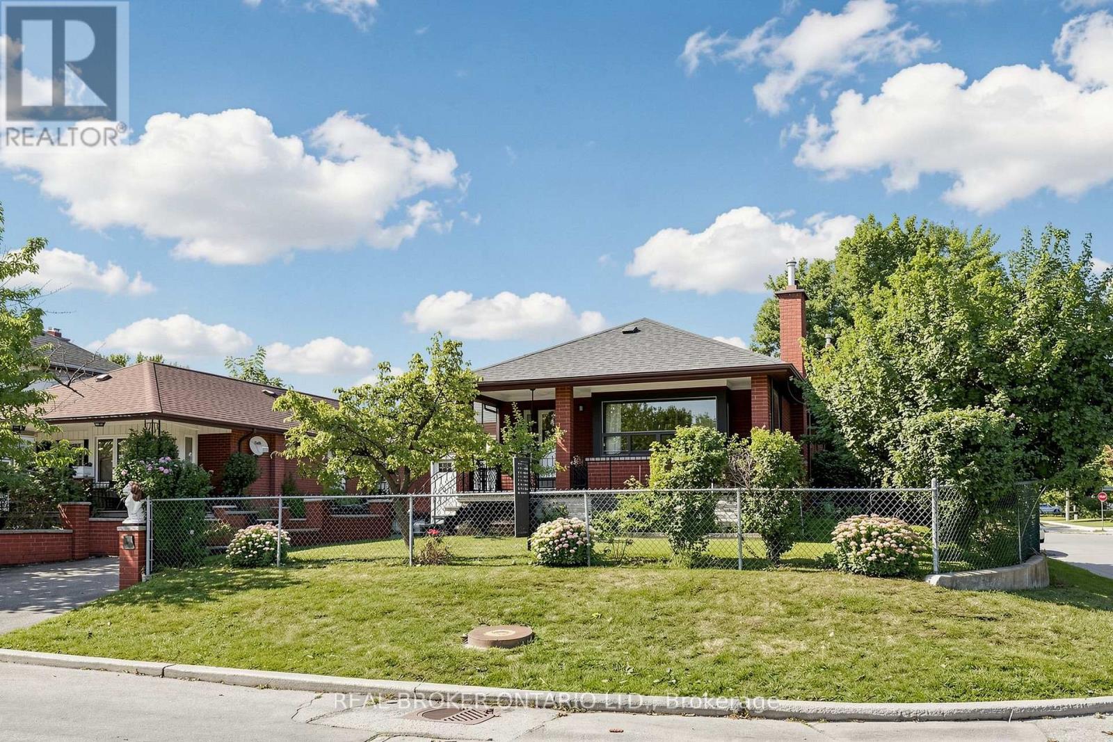 2 DORKING CRESCENT, Toronto, Ontario