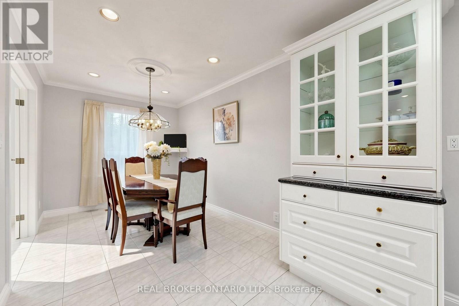 2 Dorking Crescent, Toronto, Ontario  M3M 2B6 - Photo 10 - W13745578