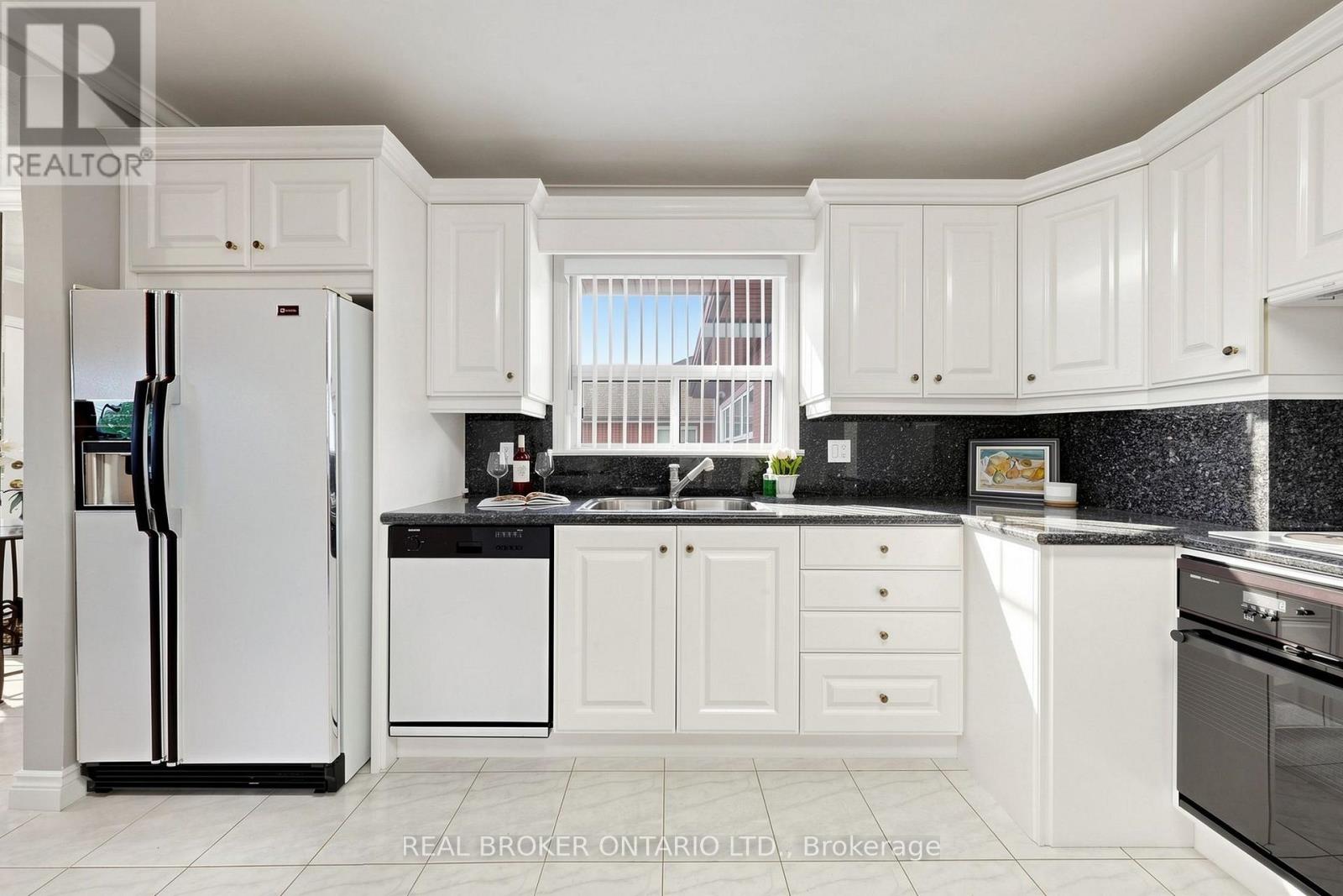 2 Dorking Crescent, Toronto, Ontario  M3M 2B6 - Photo 12 - W13745578