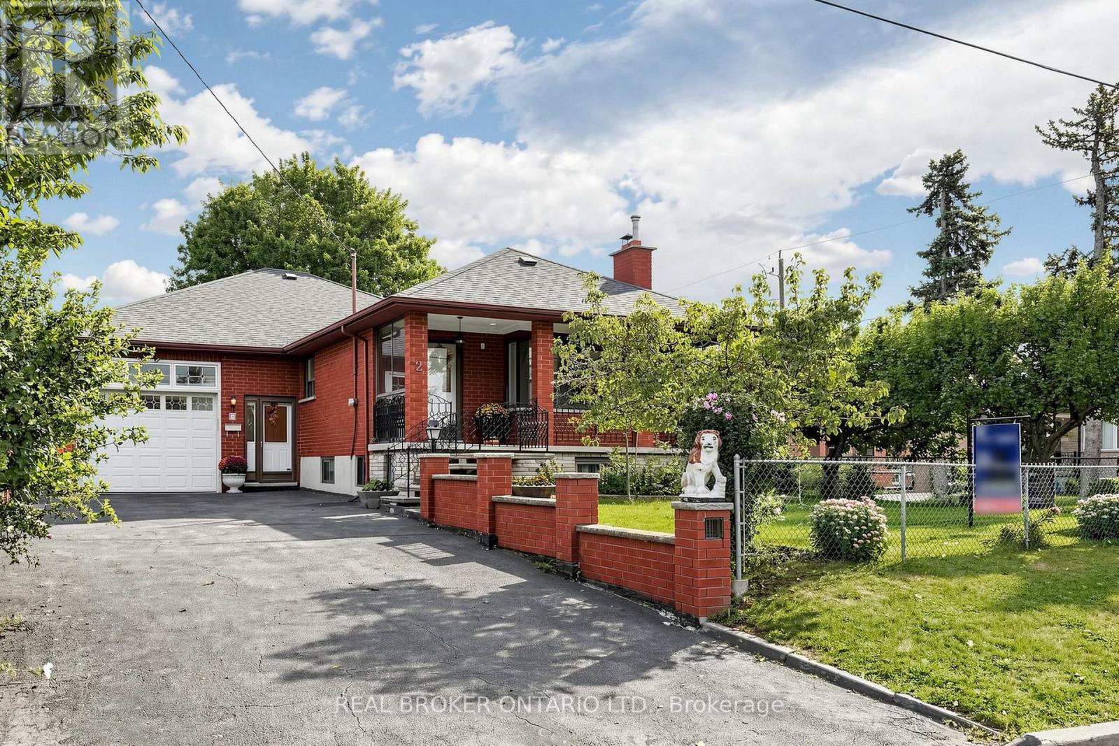 2 Dorking Crescent, Toronto, Ontario  M3M 2B6 - Photo 2 - W13745578