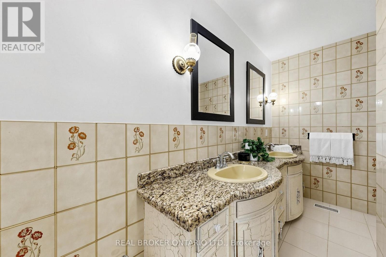 2 Dorking Crescent, Toronto, Ontario  M3M 2B6 - Photo 25 - W13745578