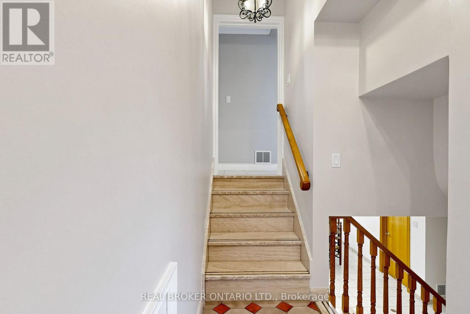2 Dorking Crescent, Toronto, Ontario  M3M 2B6 - Photo 28 - W13745578