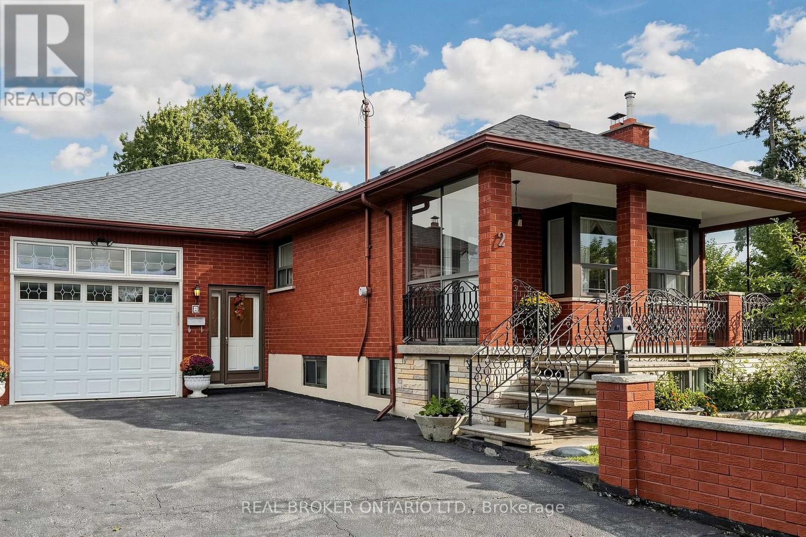 2 Dorking Crescent, Toronto, Ontario  M3M 2B6 - Photo 3 - W13745578