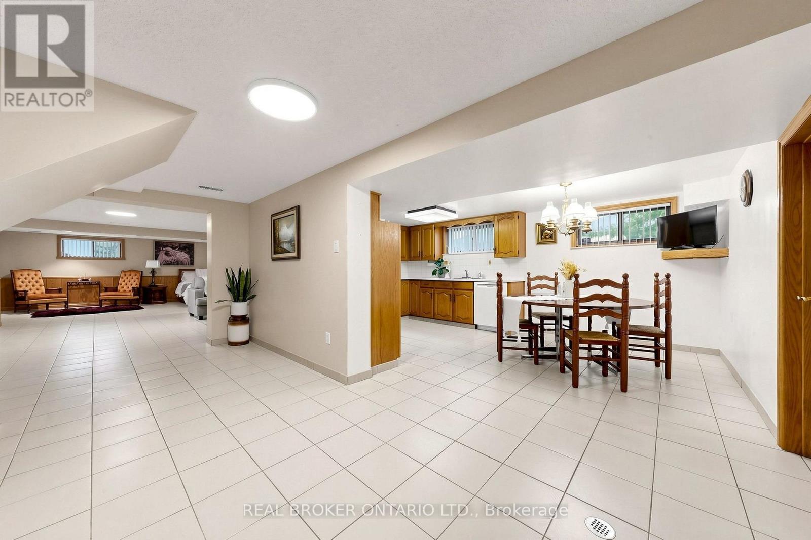 2 Dorking Crescent, Toronto, Ontario  M3M 2B6 - Photo 32 - W13745578