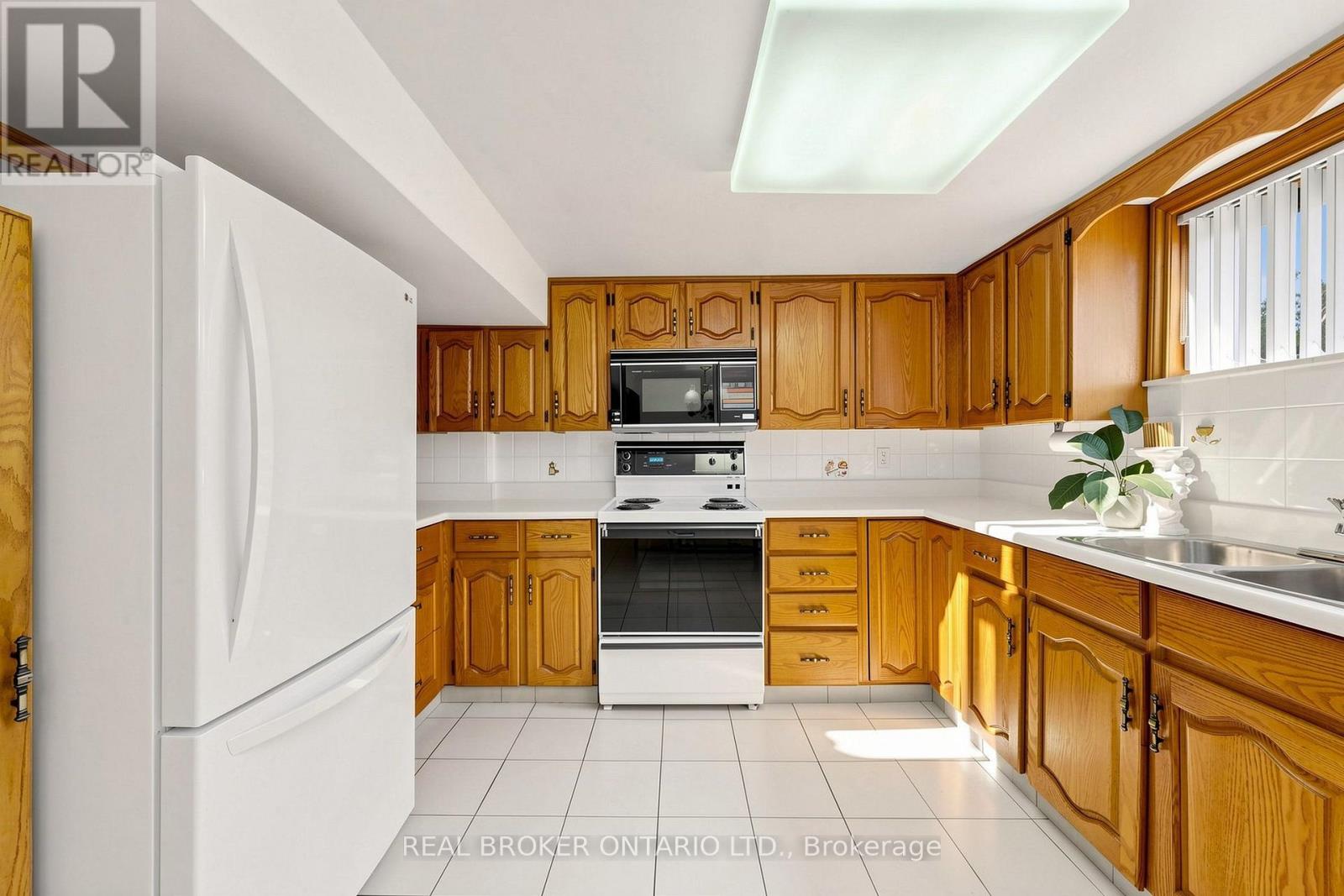 2 Dorking Crescent, Toronto, Ontario  M3M 2B6 - Photo 34 - W13745578