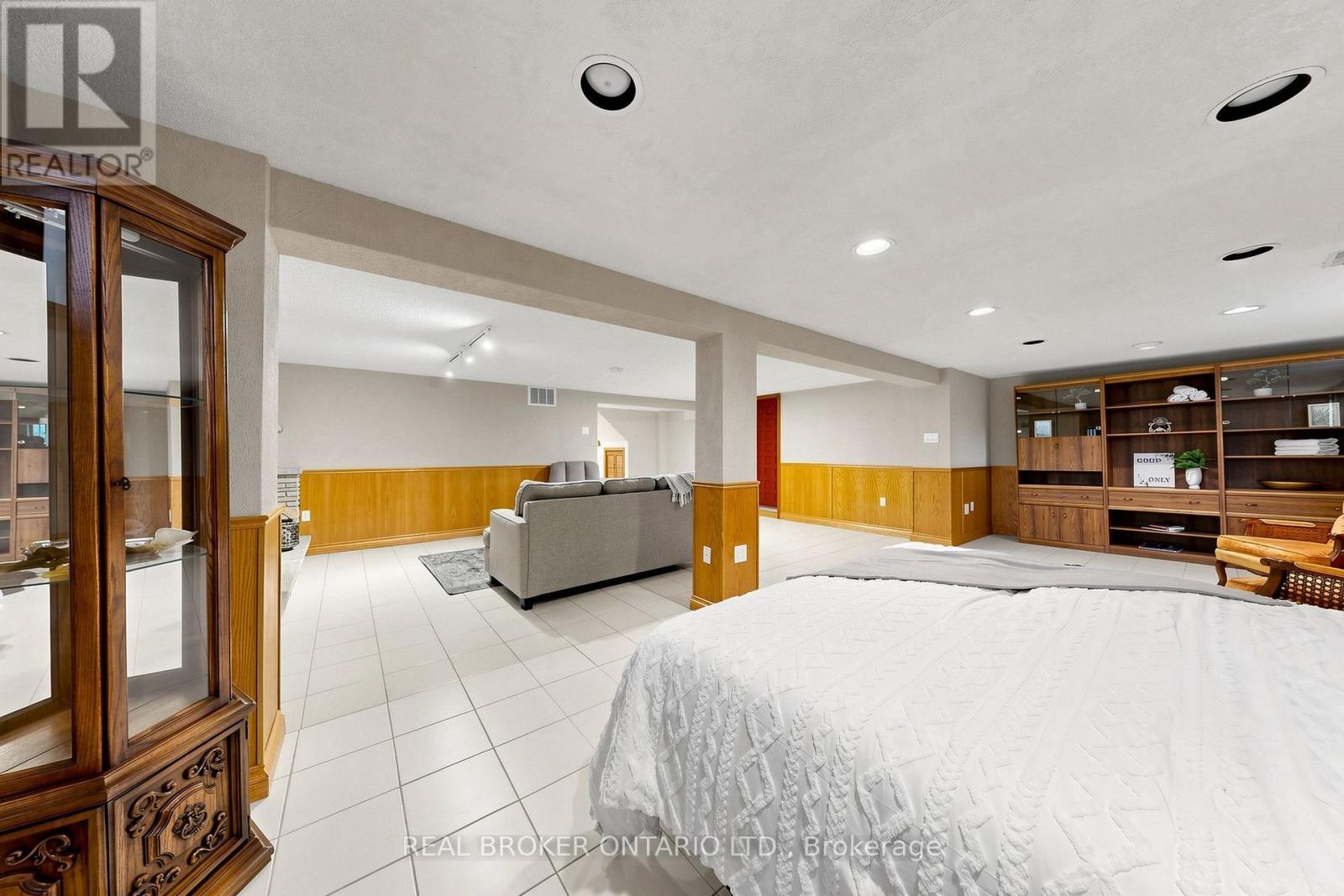 2 Dorking Crescent, Toronto, Ontario  M3M 2B6 - Photo 37 - W13745578