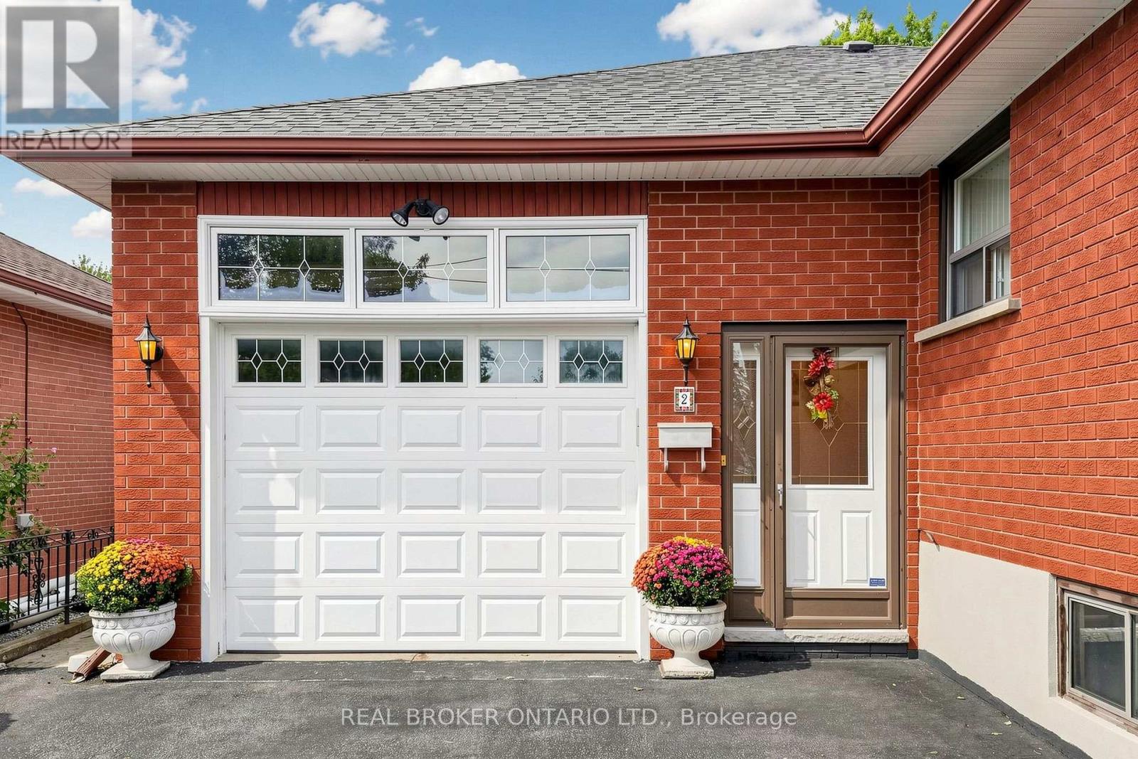 2 Dorking Crescent, Toronto, Ontario  M3M 2B6 - Photo 4 - W13745578