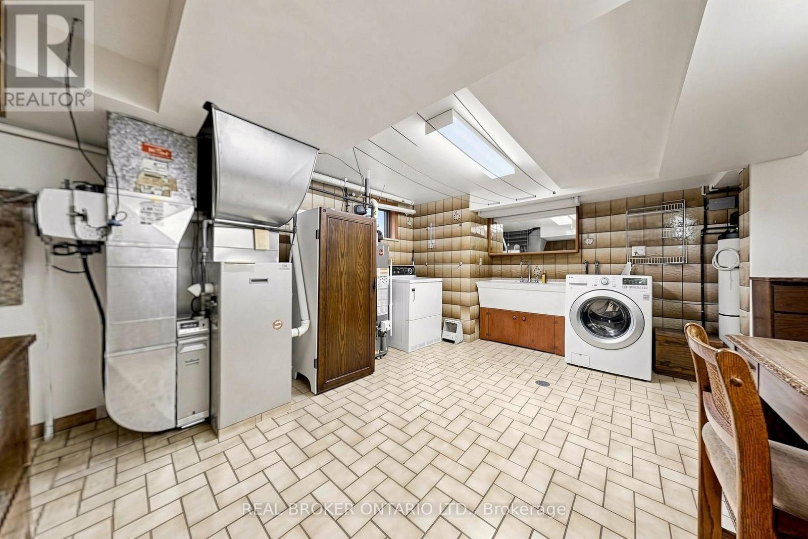 2 Dorking Crescent, Toronto, Ontario  M3M 2B6 - Photo 40 - W13745578