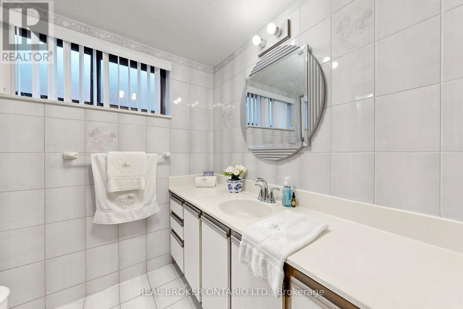 2 Dorking Crescent, Toronto, Ontario  M3M 2B6 - Photo 41 - W13745578
