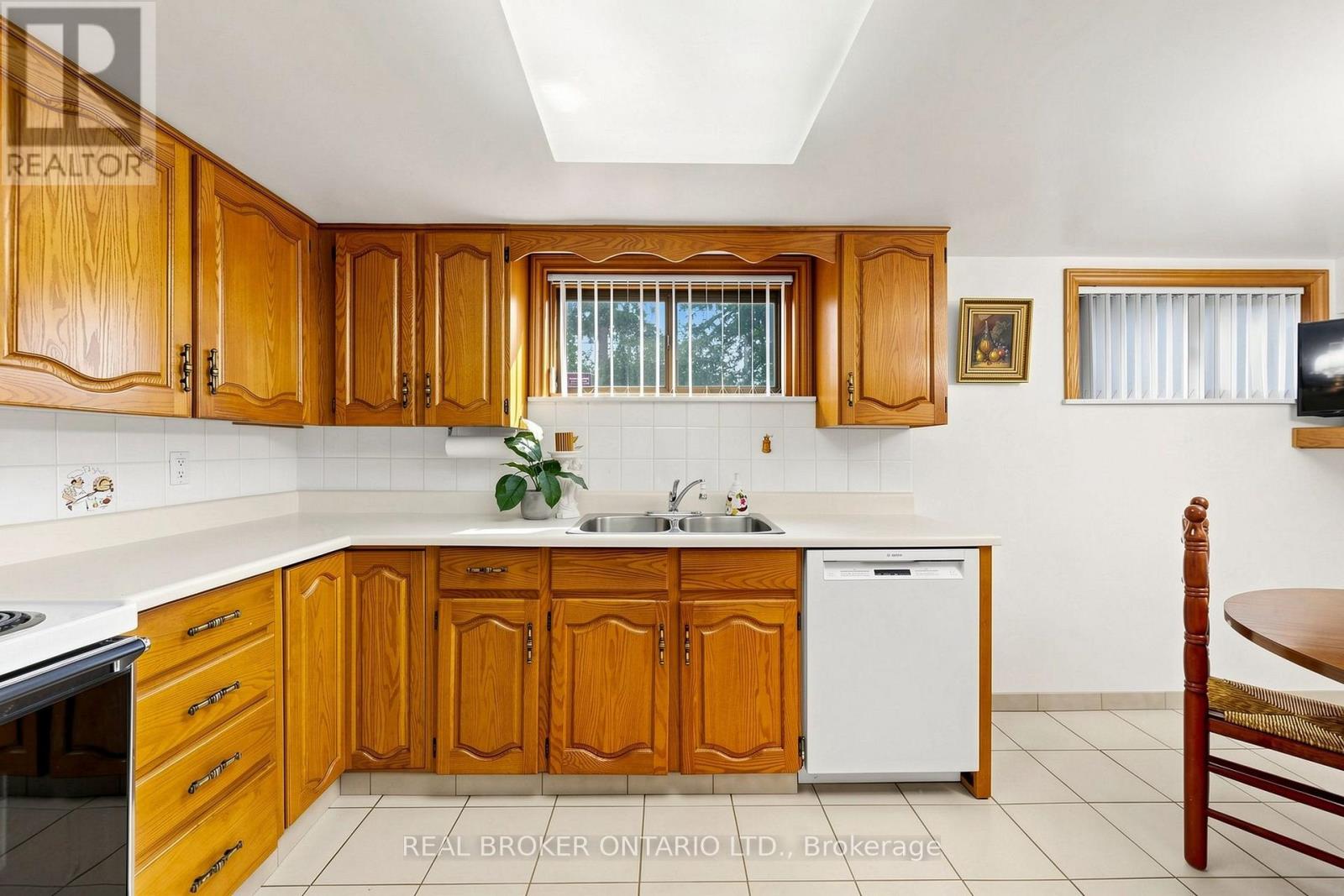 2 Dorking Crescent, Toronto, Ontario  M3M 2B6 - Photo 49 - W13745578
