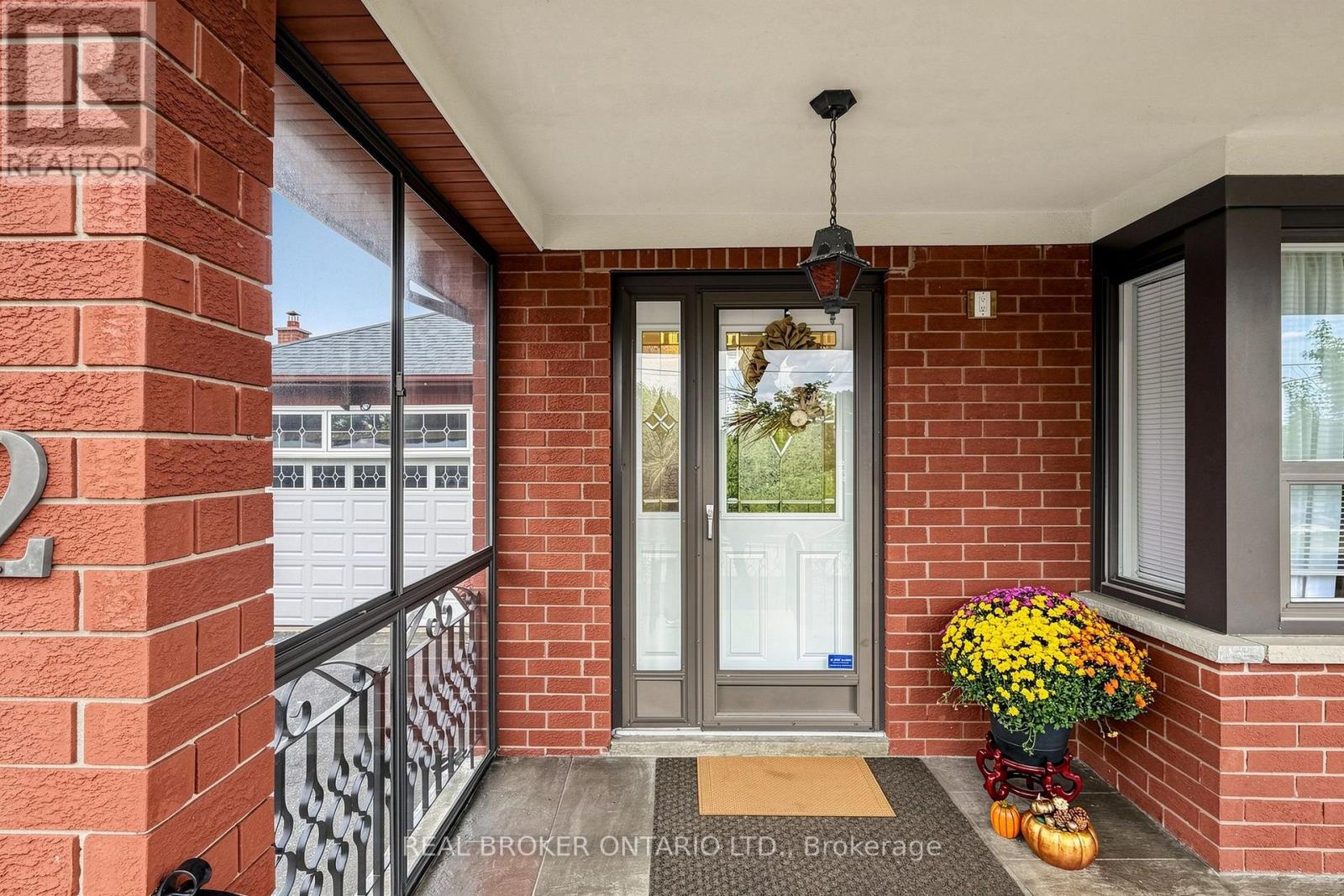 2 Dorking Crescent, Toronto, Ontario  M3M 2B6 - Photo 5 - W13745578