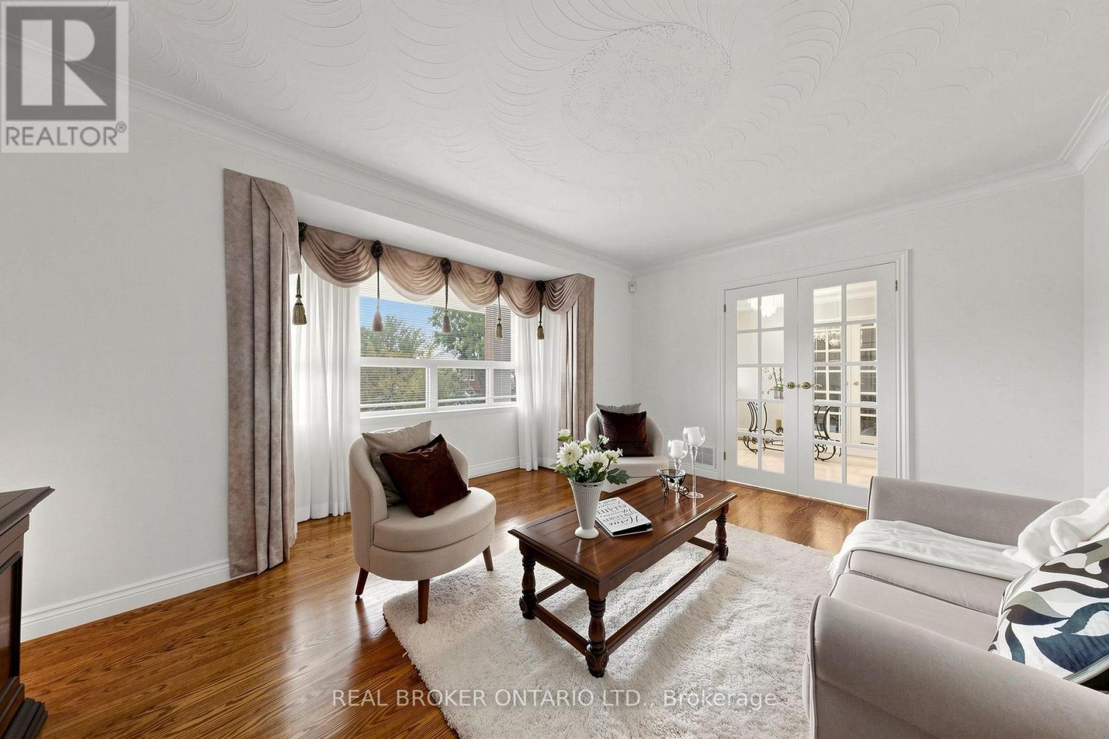 2 Dorking Crescent, Toronto, Ontario  M3M 2B6 - Photo 8 - W13745578