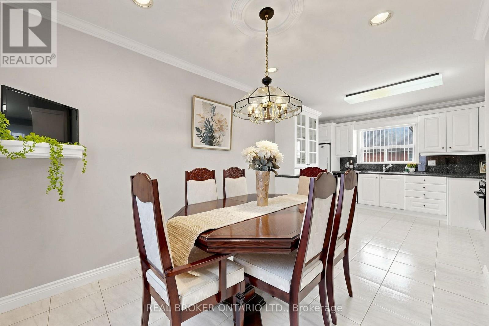 2 Dorking Crescent, Toronto, Ontario  M3M 2B6 - Photo 9 - W13745578