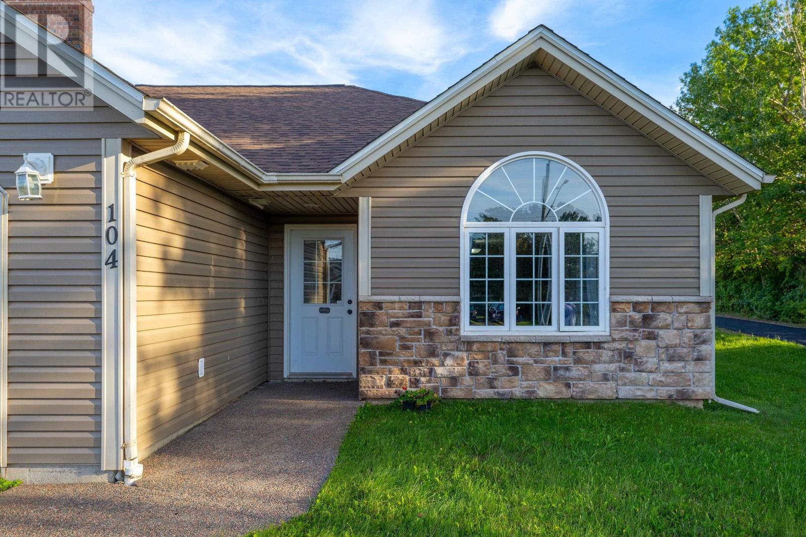 104 Heron Drive, Stratford, Prince Edward Island  C1B 0L4 - Photo 2 - 202622446