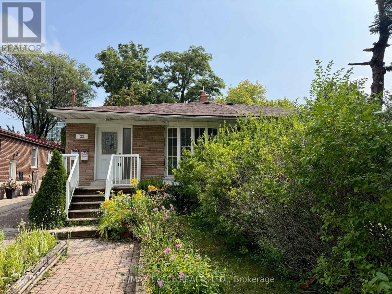 23 Linelle Street, Toronto, Ontario  M2N 2J4 - Photo 2 - C13744248