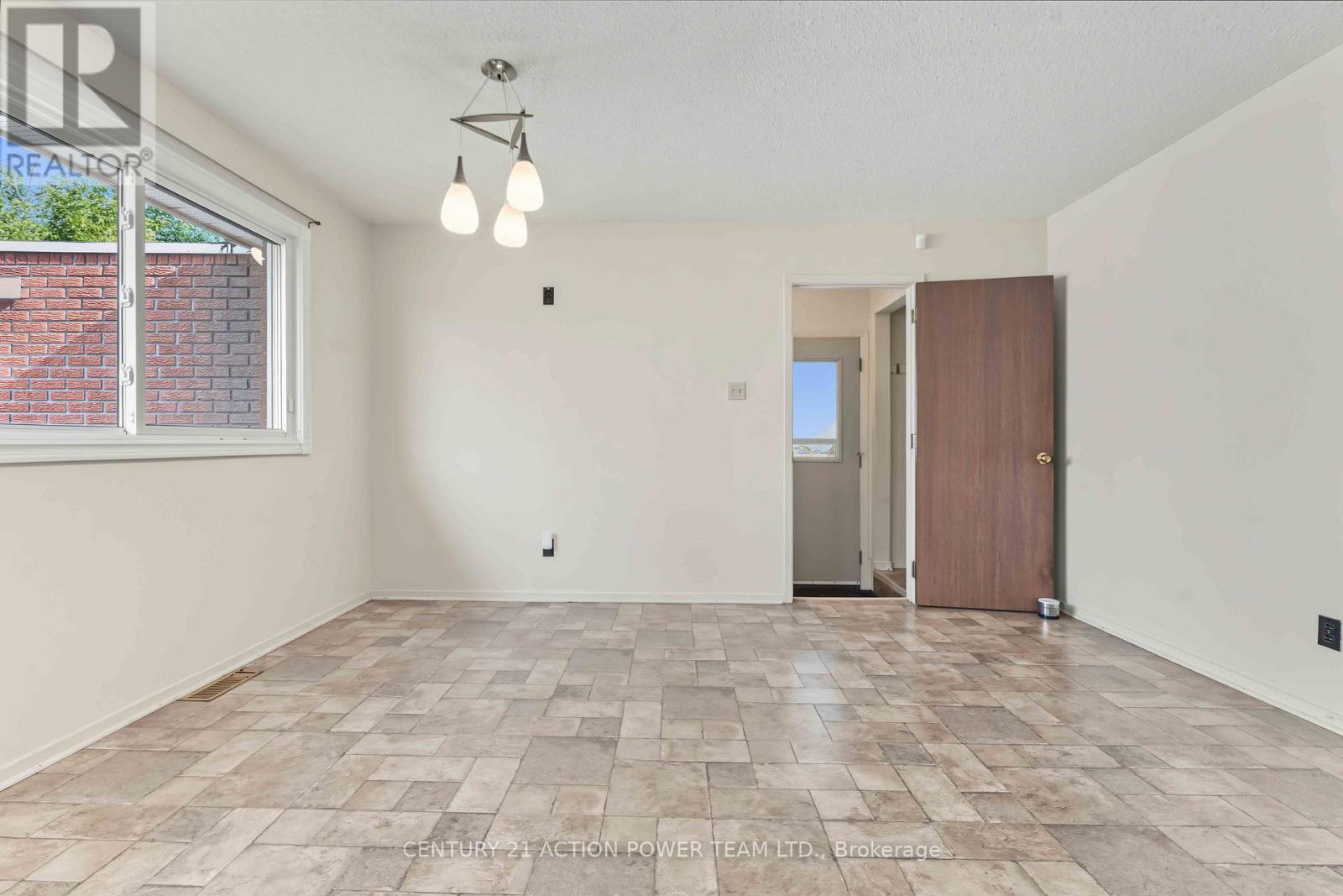 1349 Belcourt Boulevard S, Ottawa, Ontario  K1C 1L8 - Photo 2 - X13745196