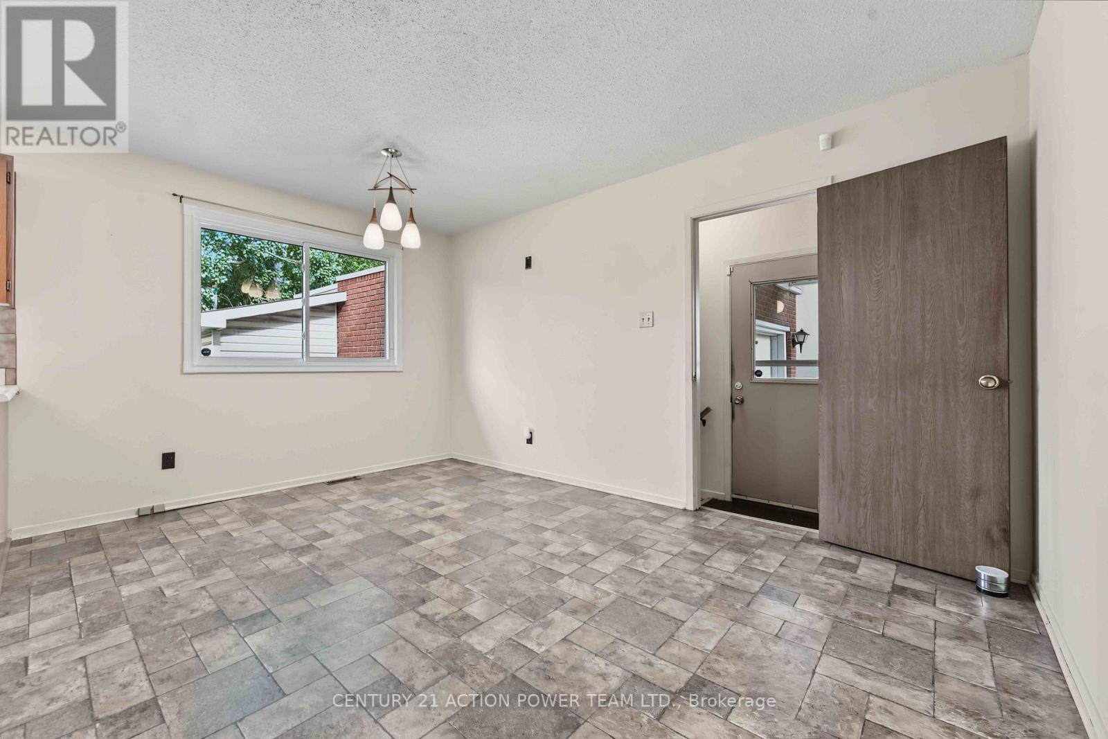 1349 Belcourt Boulevard S, Ottawa, Ontario  K1C 1L8 - Photo 3 - X13745196