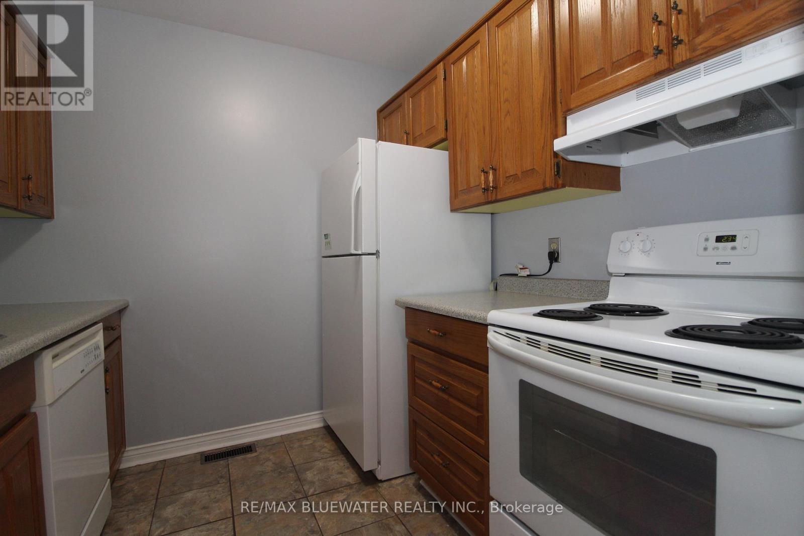 7 - 48 Ontario Street S, Lambton Shores, Ontario  N0M 1T0 - Photo 11 - X13745842