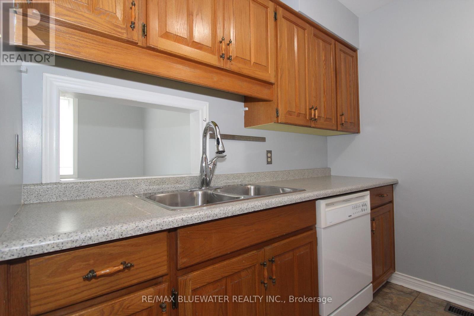7 - 48 Ontario Street S, Lambton Shores, Ontario  N0M 1T0 - Photo 9 - X13745842