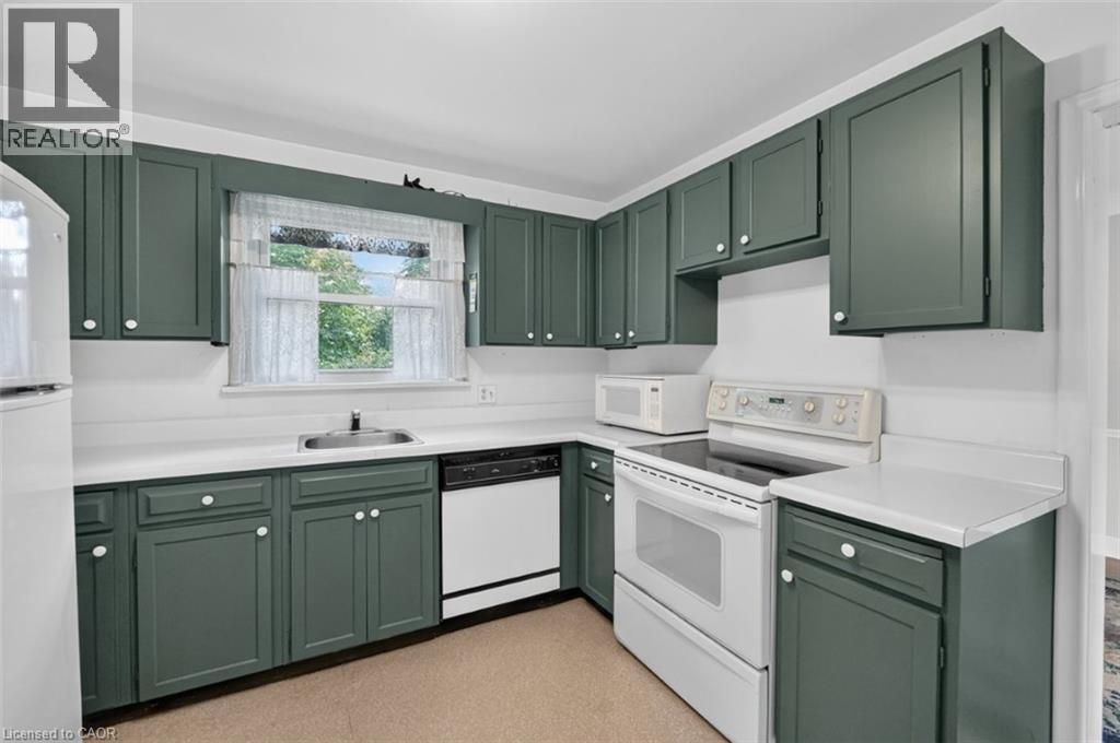 16 Byrne Boulevard, St. Catharines, Ontario  L2T 2H7 - Photo 6 - 40859770