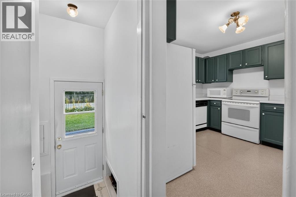 16 Byrne Boulevard, St. Catharines, Ontario  L2T 2H7 - Photo 8 - 40859770