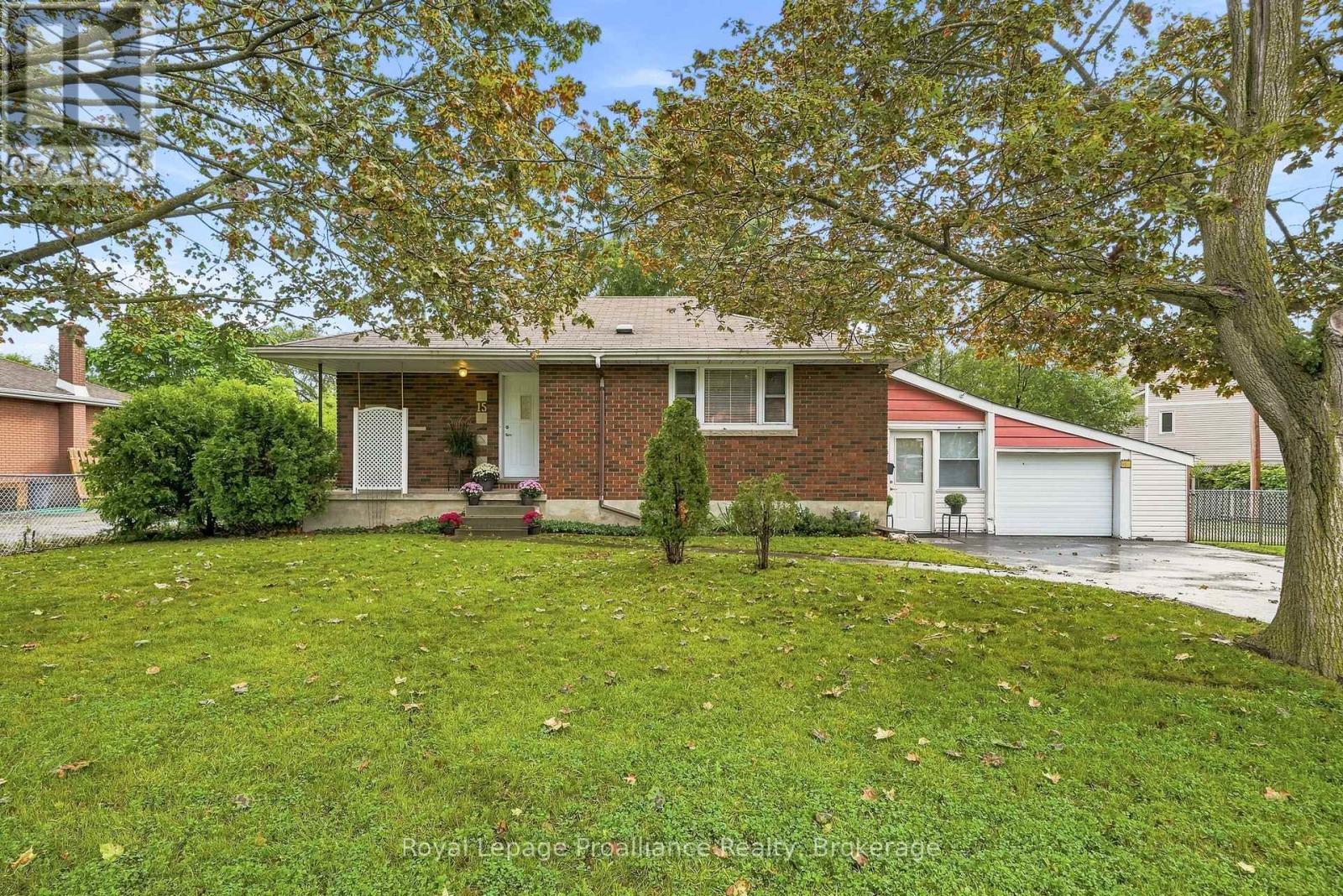 15 Elvins Gardens, Belleville, Ontario  K8P 2T2 - Photo 1 - X13745758