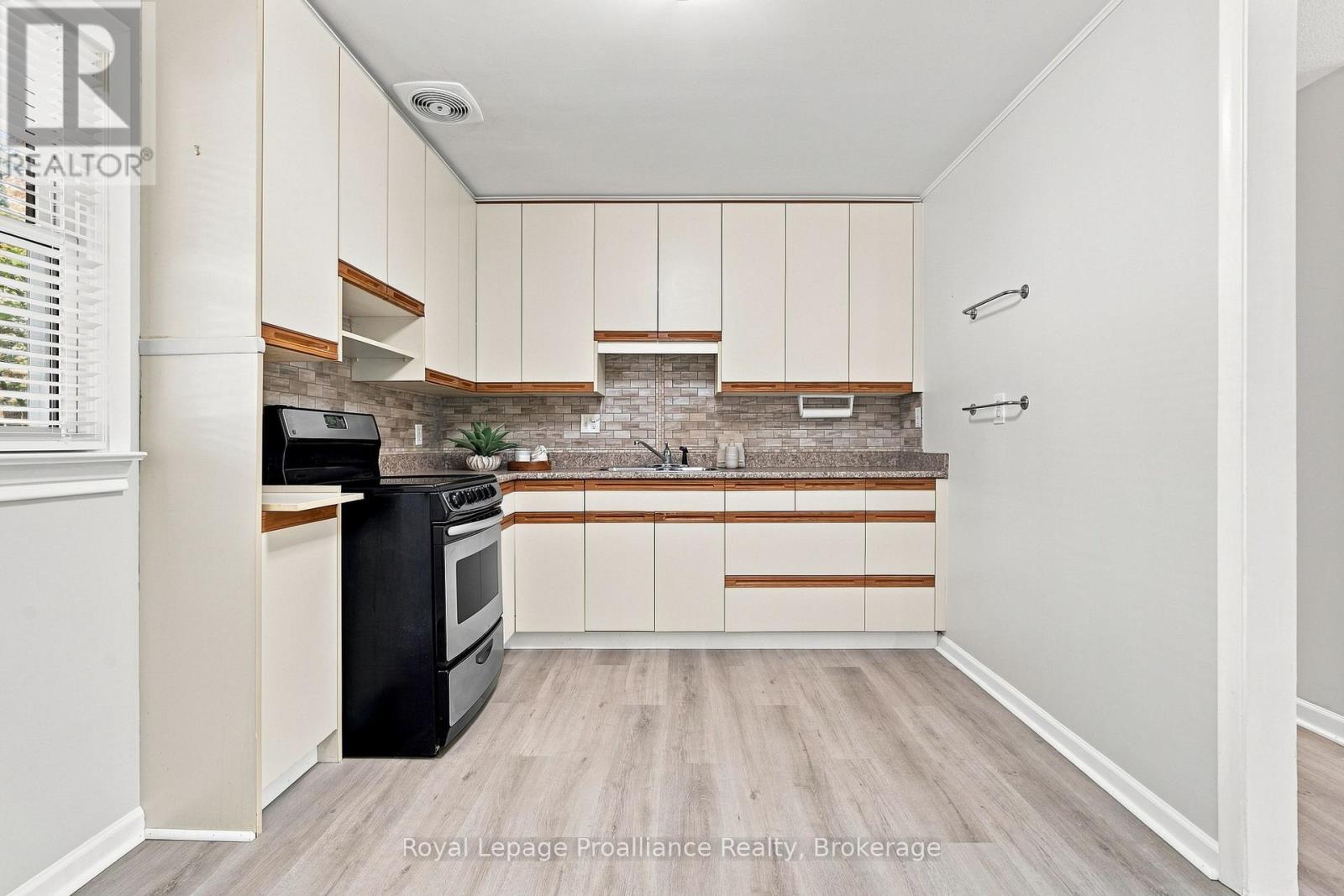 15 Elvins Gardens, Belleville, Ontario  K8P 2T2 - Photo 13 - X13745758