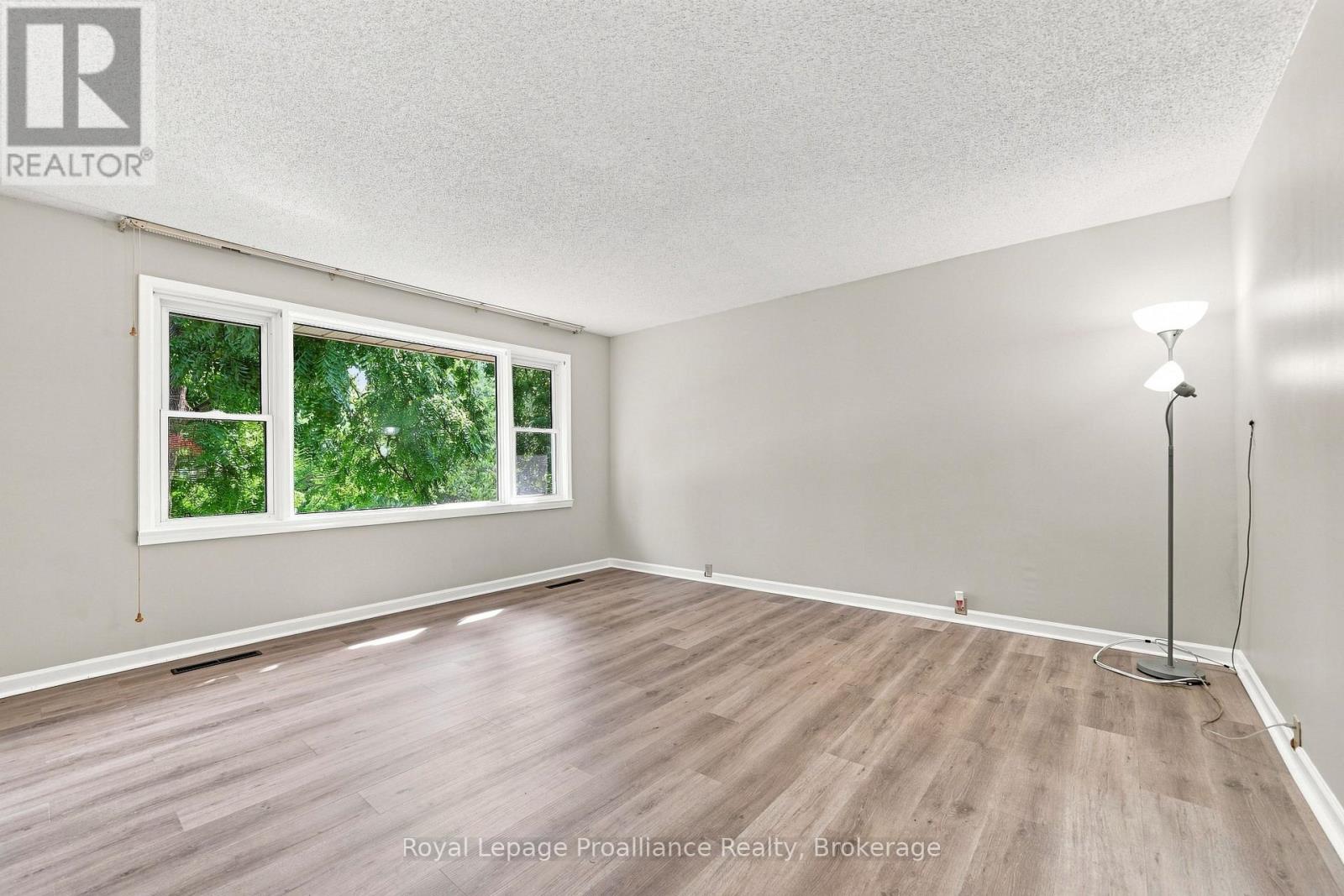 15 Elvins Gardens, Belleville, Ontario  K8P 2T2 - Photo 5 - X13745758