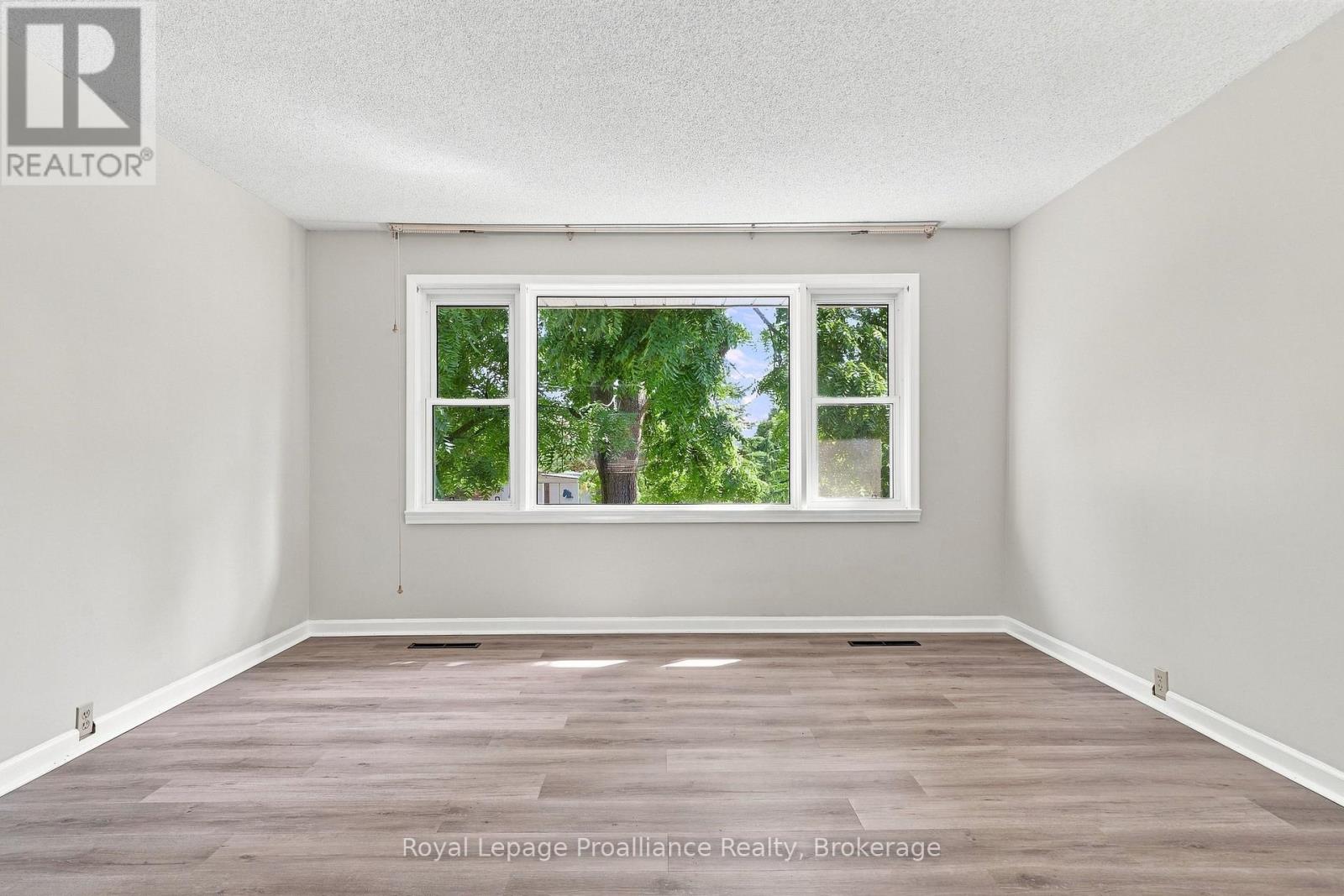 15 Elvins Gardens, Belleville, Ontario  K8P 2T2 - Photo 7 - X13745758