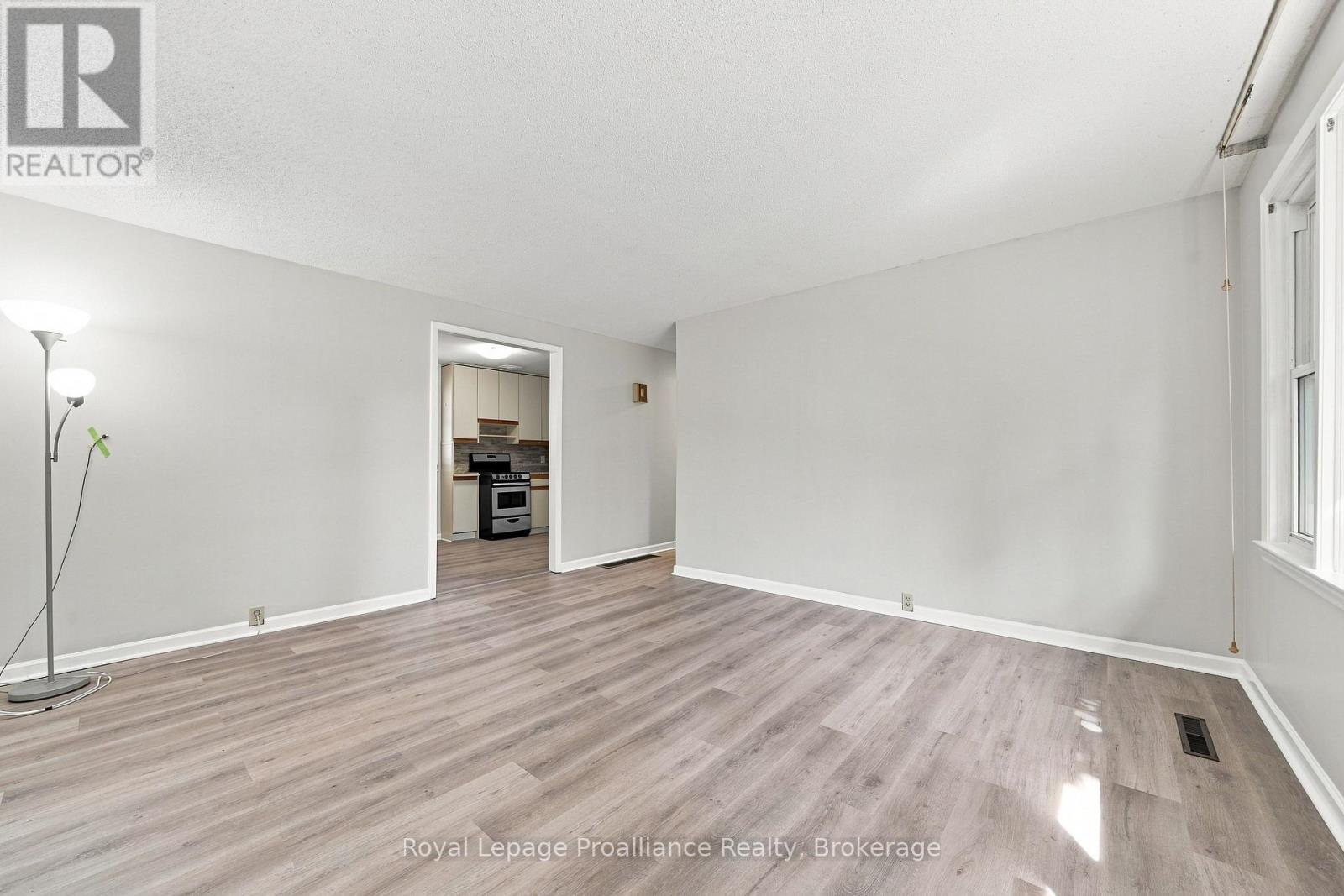 15 Elvins Gardens, Belleville, Ontario  K8P 2T2 - Photo 9 - X13745758