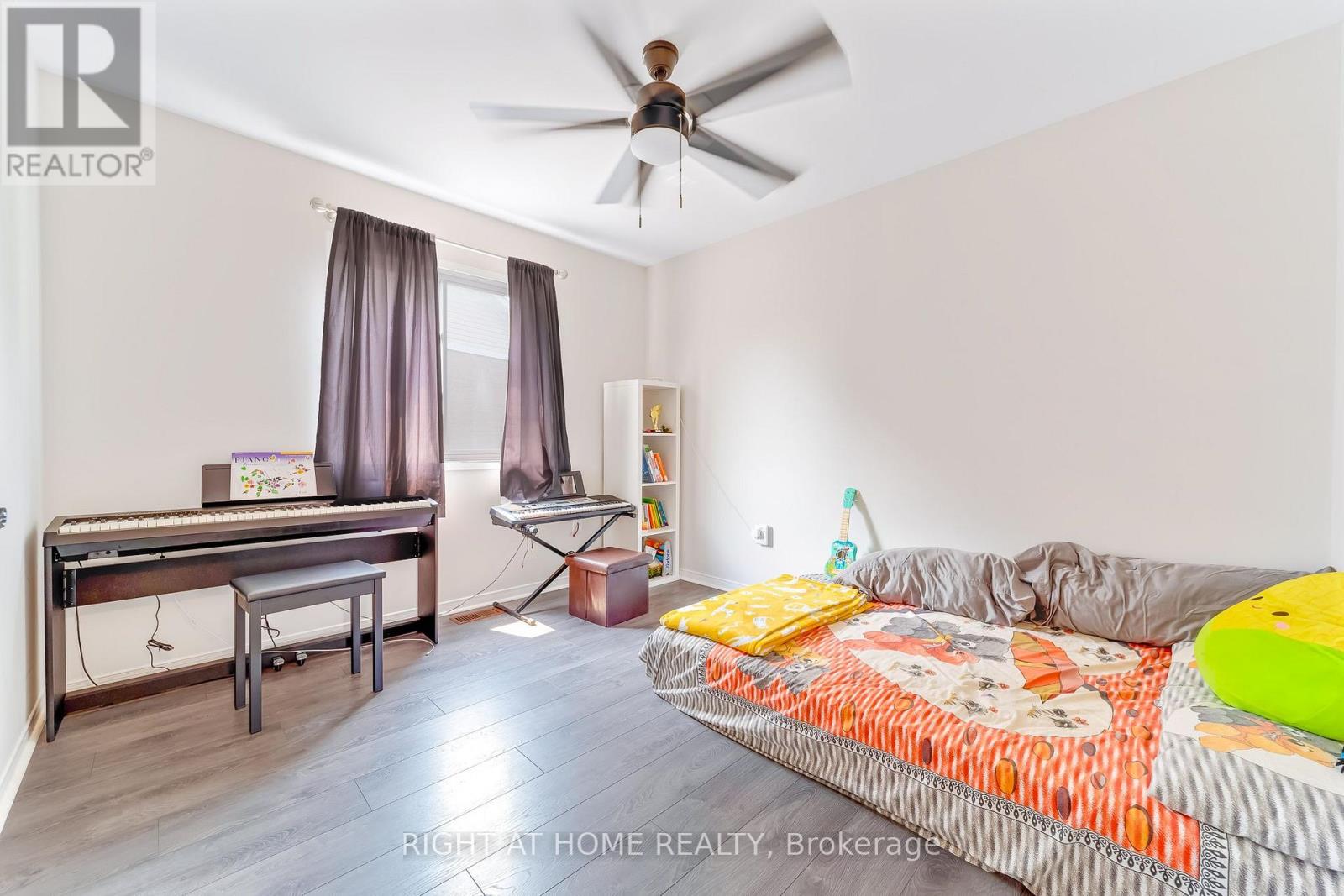 1300 Ravencliffe Court, Oshawa, Ontario  L1K 2Y3 - Photo 16 - E13745854