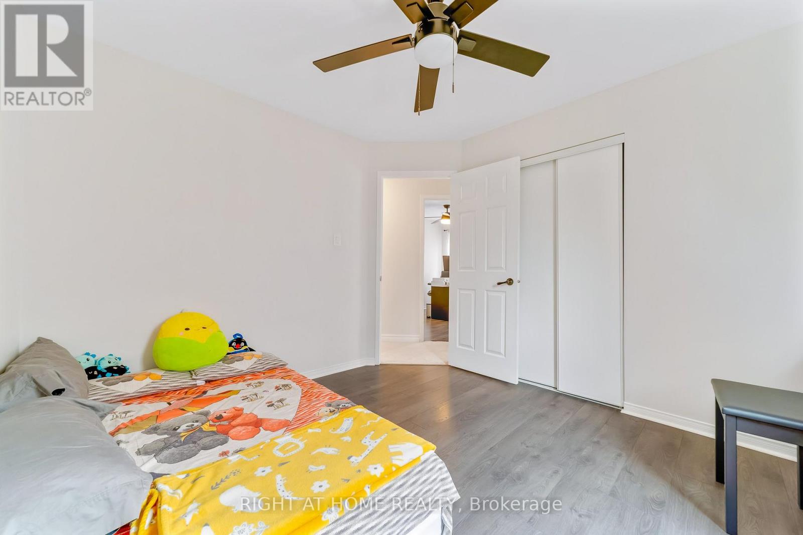 1300 Ravencliffe Court, Oshawa, Ontario  L1K 2Y3 - Photo 17 - E13745854