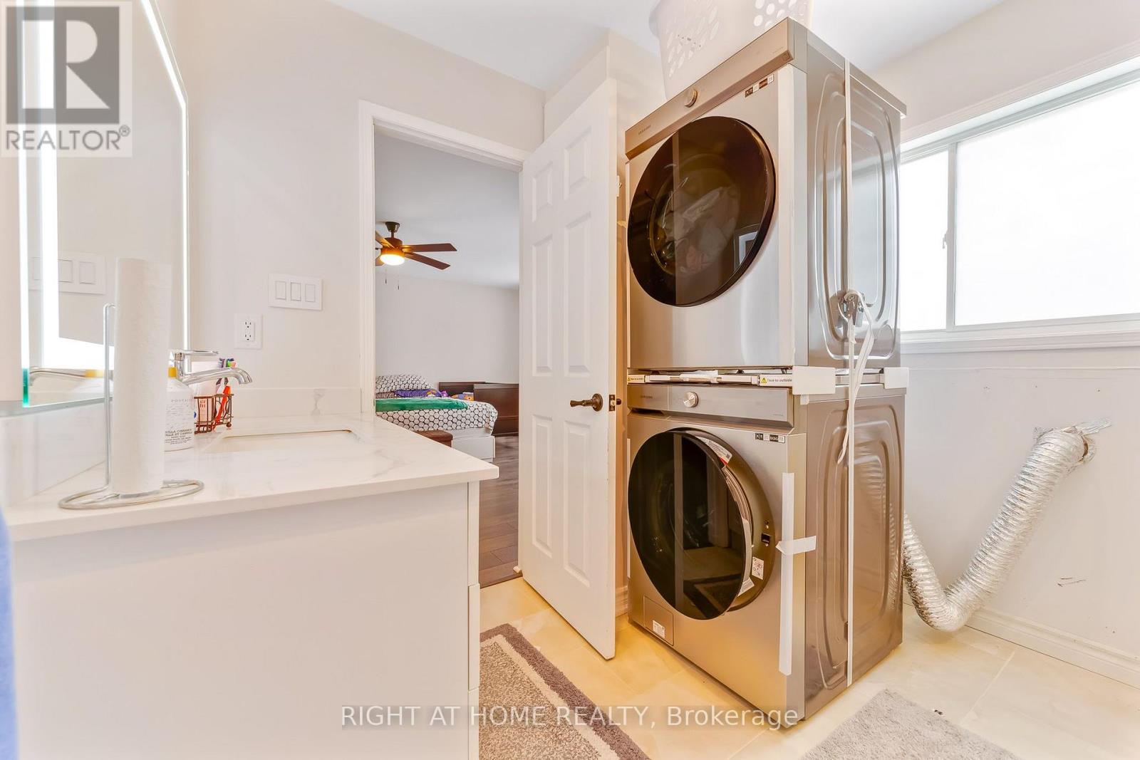 1300 Ravencliffe Court, Oshawa, Ontario  L1K 2Y3 - Photo 22 - E13745854