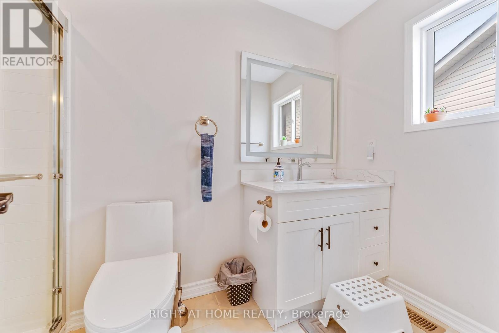 1300 Ravencliffe Court, Oshawa, Ontario  L1K 2Y3 - Photo 24 - E13745854