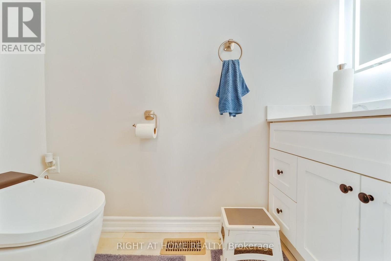 1300 Ravencliffe Court, Oshawa, Ontario  L1K 2Y3 - Photo 36 - E13745854