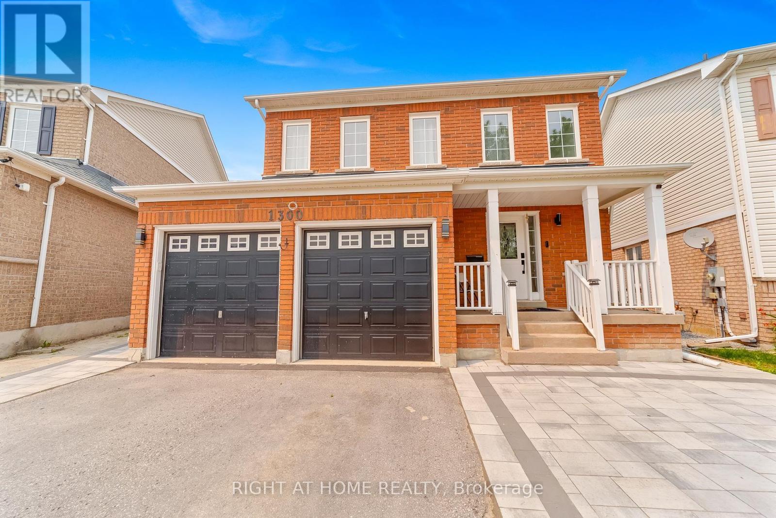 1300 Ravencliffe Court, Oshawa, Ontario  L1K 2Y3 - Photo 4 - E13745854