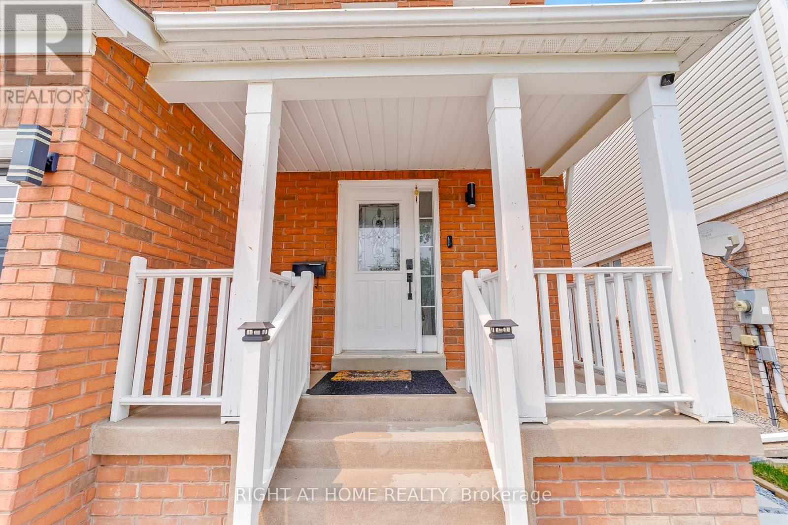 1300 Ravencliffe Court, Oshawa, Ontario  L1K 2Y3 - Photo 5 - E13745854