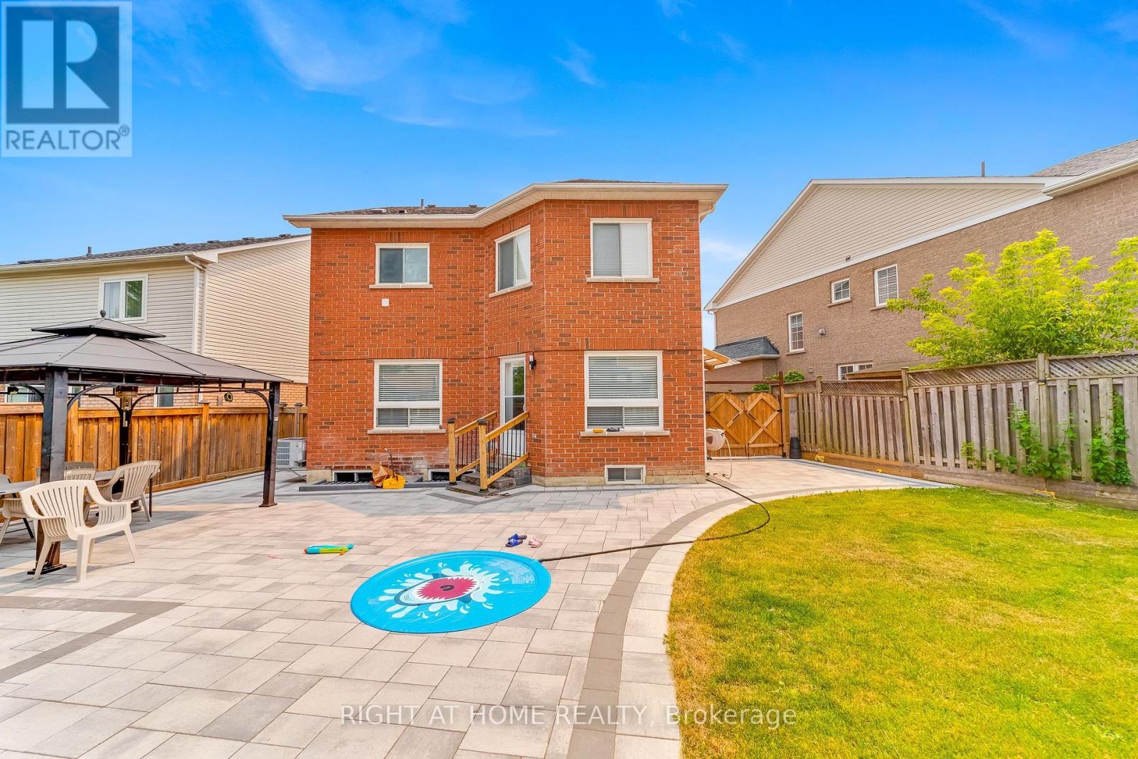 1300 Ravencliffe Court, Oshawa, Ontario  L1K 2Y3 - Photo 8 - E13745854