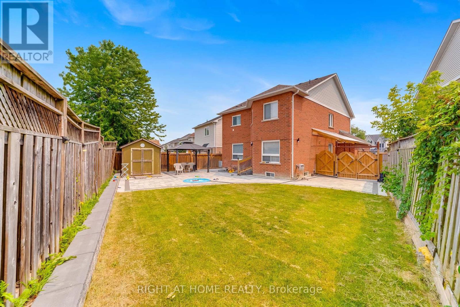 1300 Ravencliffe Court, Oshawa, Ontario  L1K 2Y3 - Photo 9 - E13745854